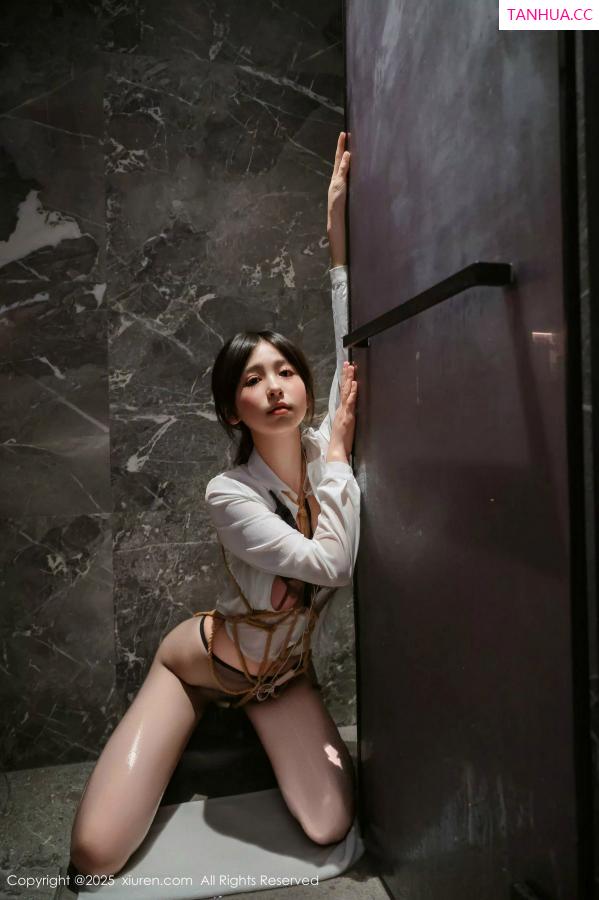   [XiuRen]高清写真图 2025.02.28 No.9949 奶芙乔乔 美腿黑丝第61张图片